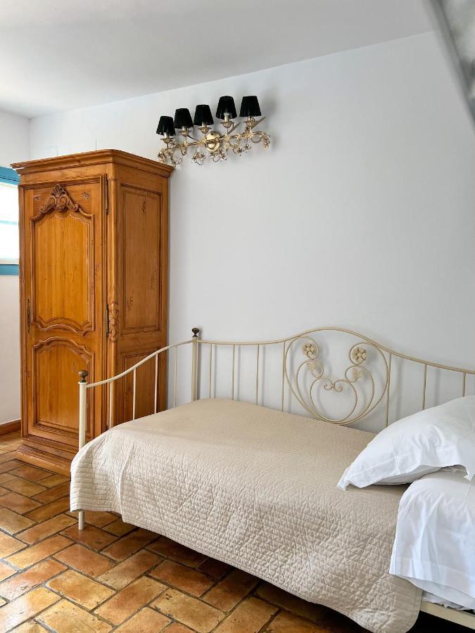 Hostal Servilia Carmona  Bagian luar foto