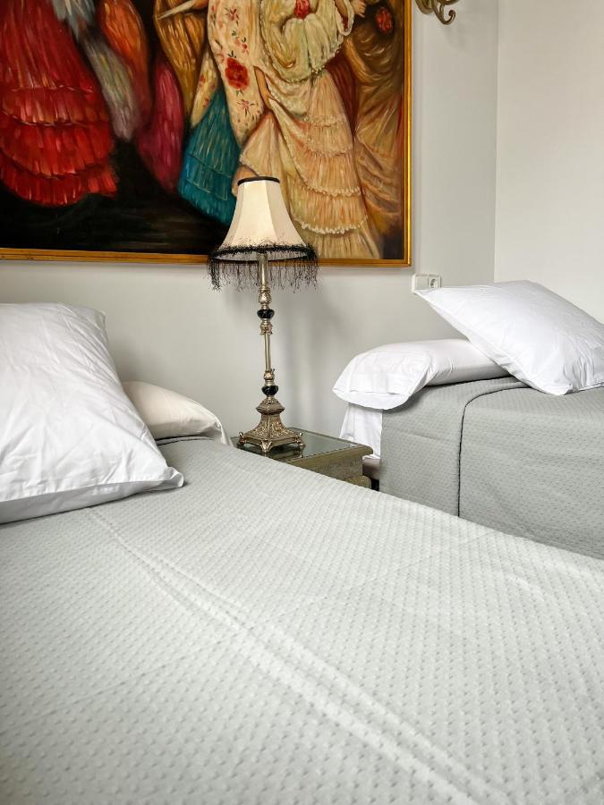 Hostal Servilia Carmona  Bagian luar foto