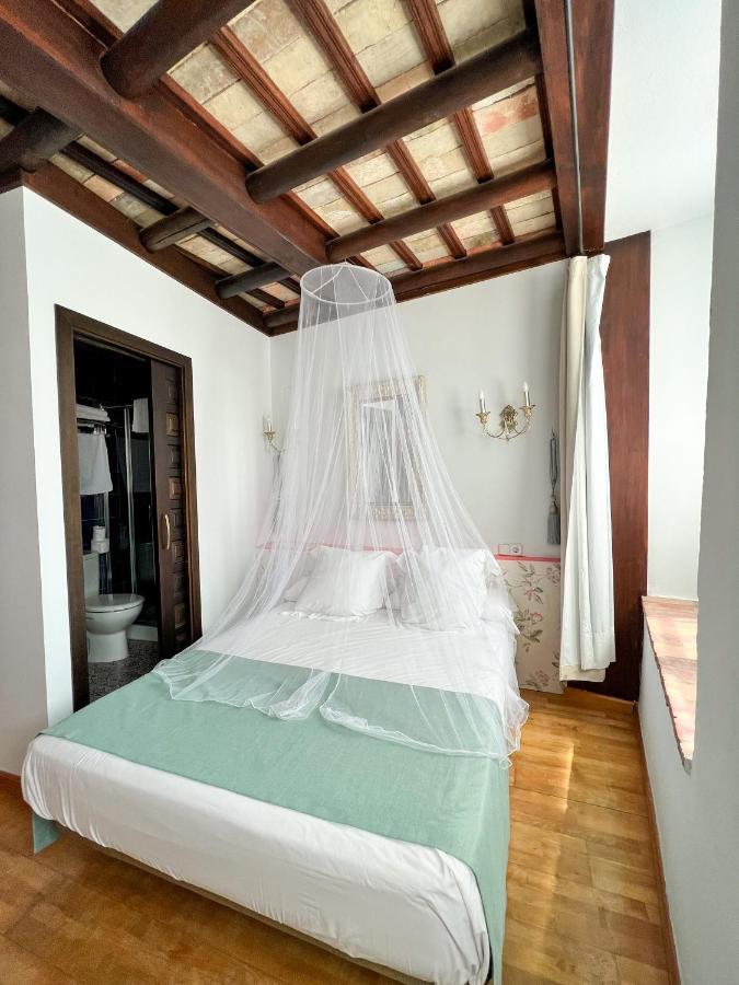 Hostal Servilia Carmona  Bagian luar foto
