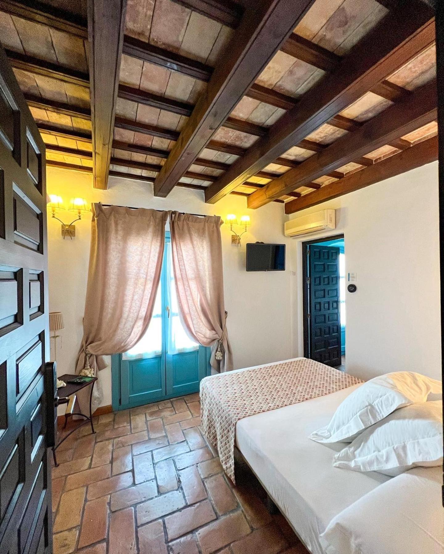 Hostal Servilia Carmona  Bagian luar foto