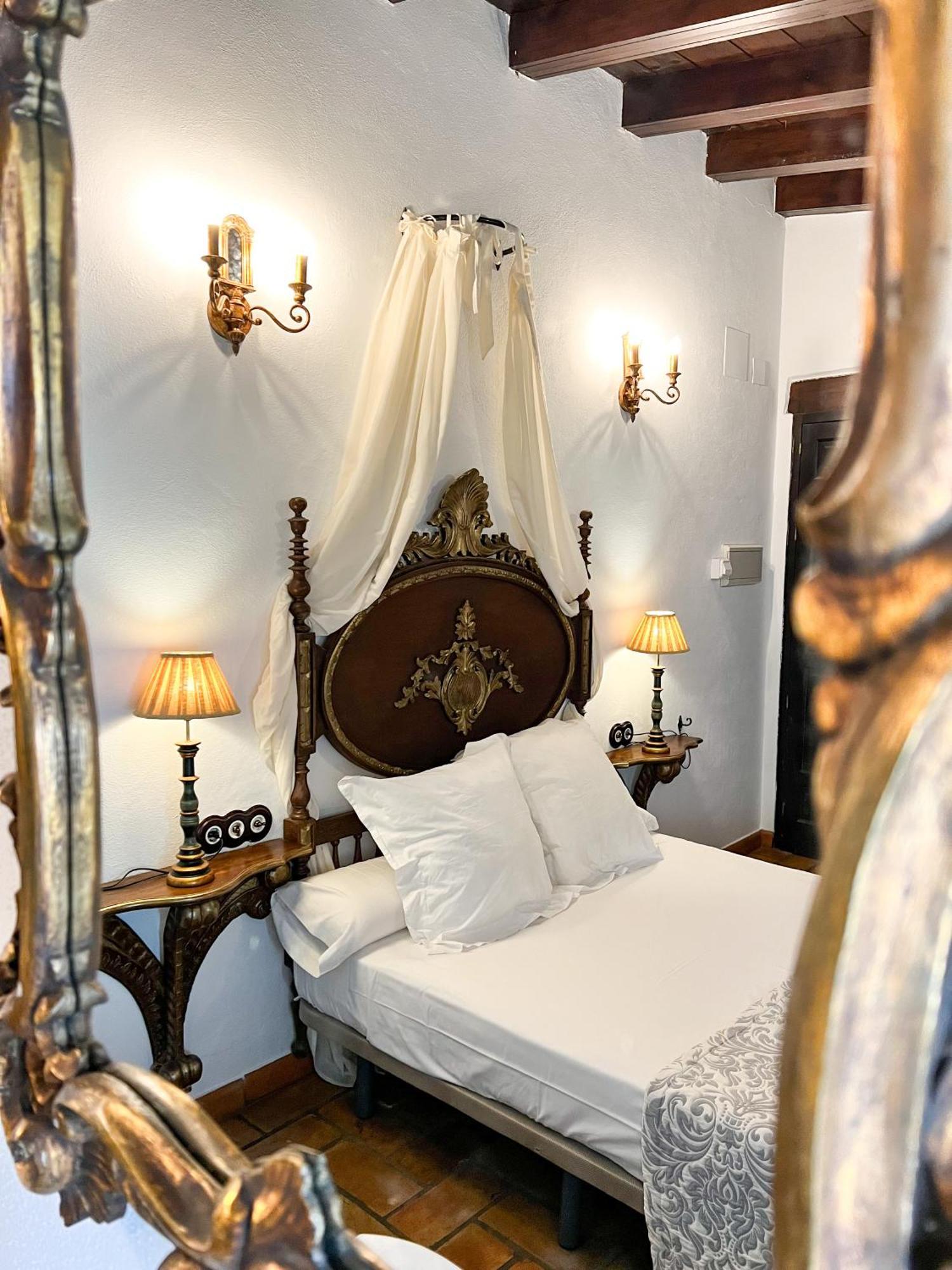 Hostal Servilia Carmona  Bagian luar foto