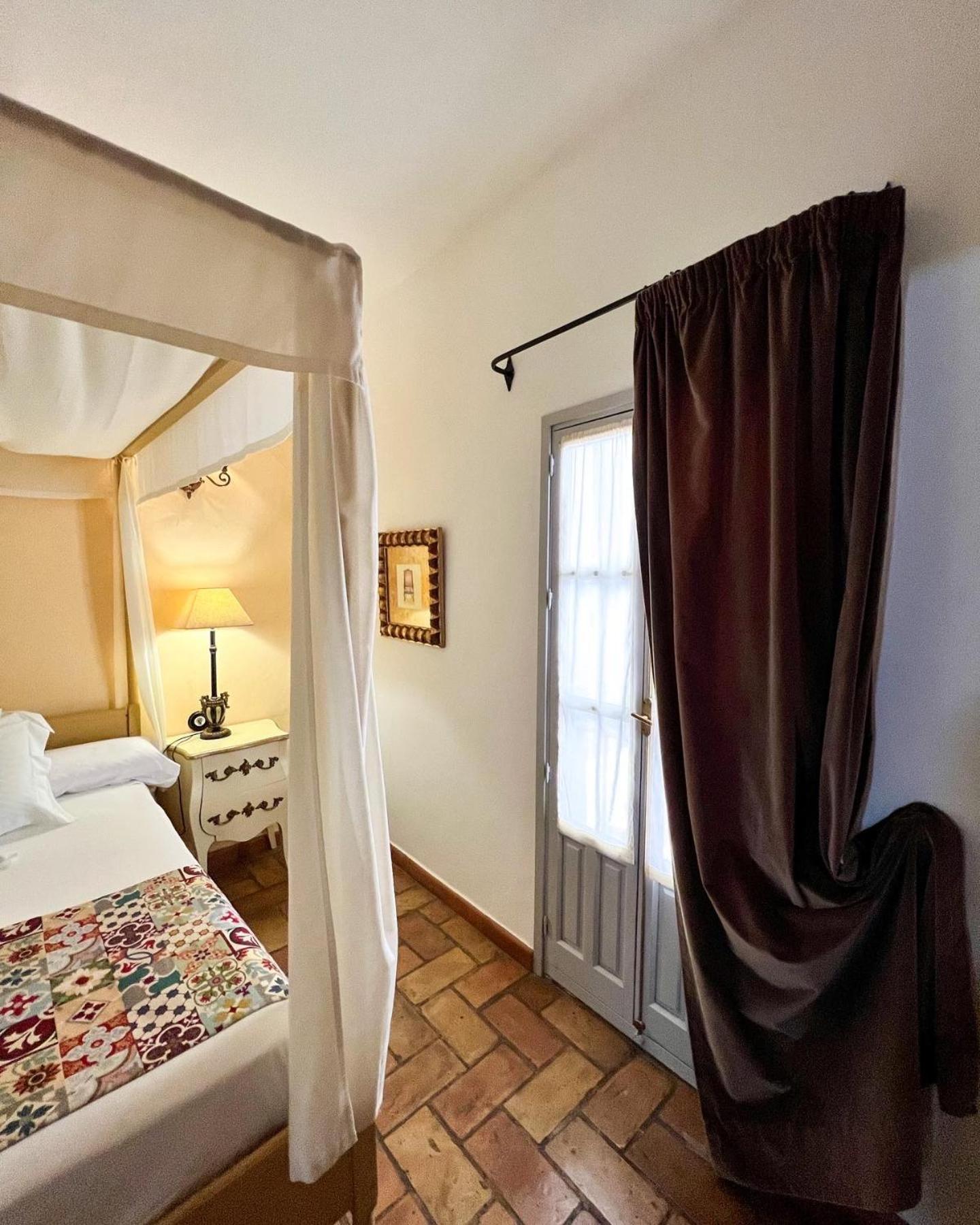 Hostal Servilia Carmona  Bagian luar foto