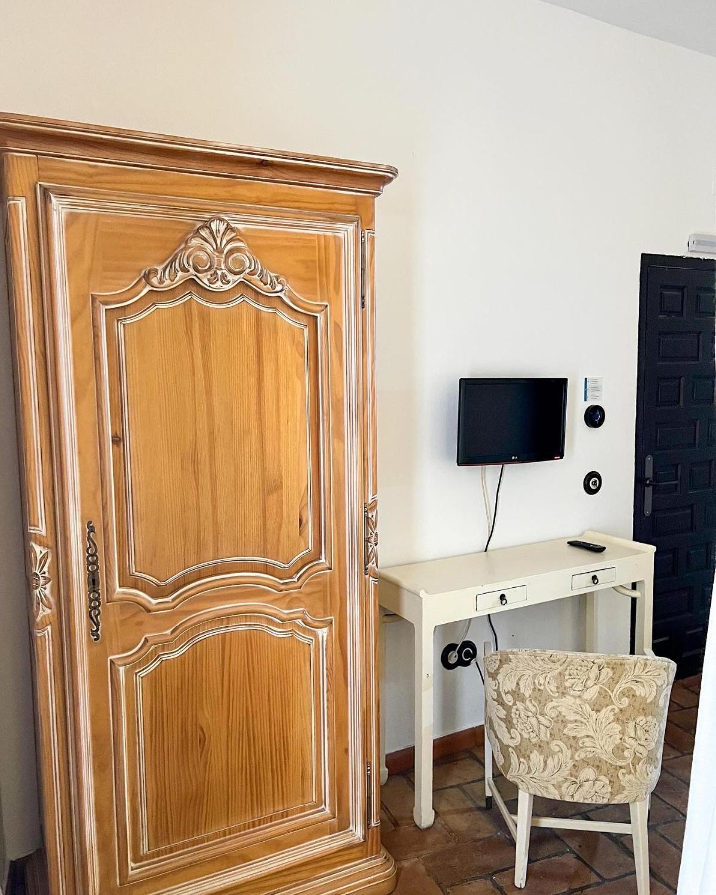 Hostal Servilia Carmona  Bagian luar foto