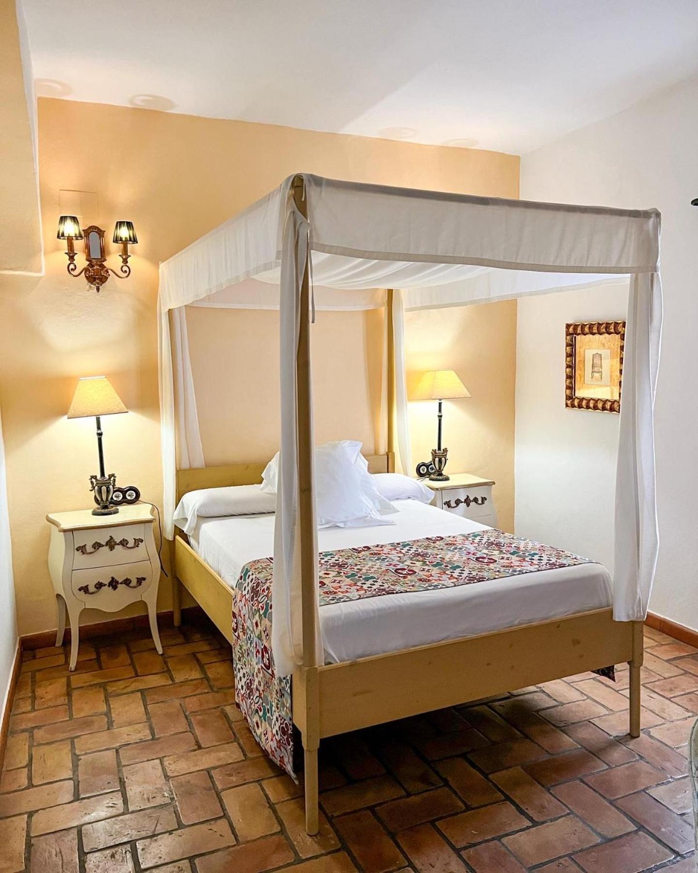 Hostal Servilia Carmona  Bagian luar foto