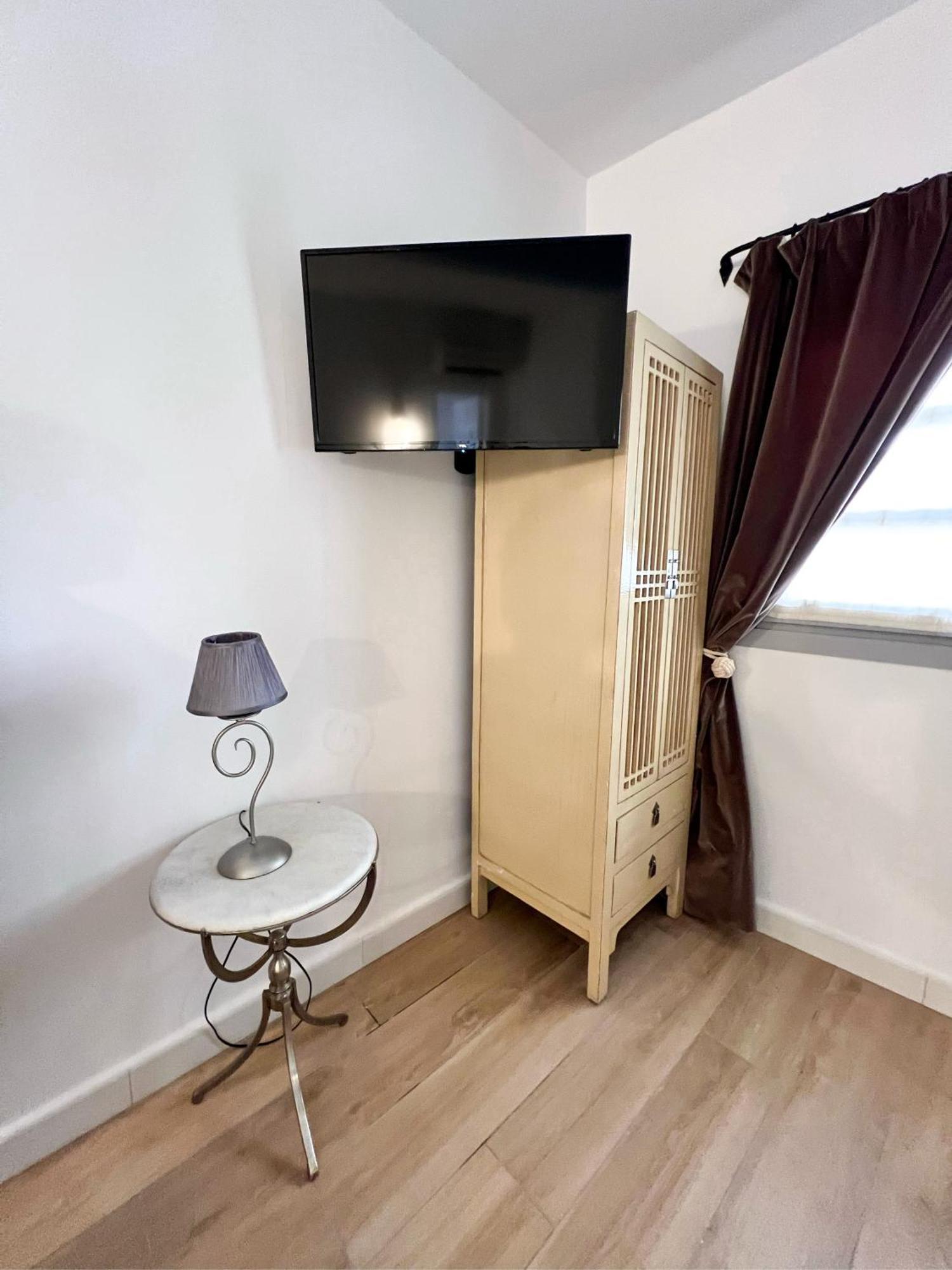 Hostal Servilia Carmona  Bagian luar foto